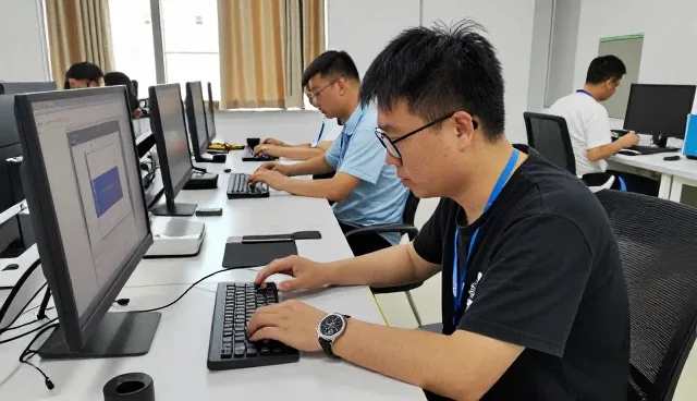 北京青麒网络技术工作室持续优化域名与服务器管理，满足服务器需求